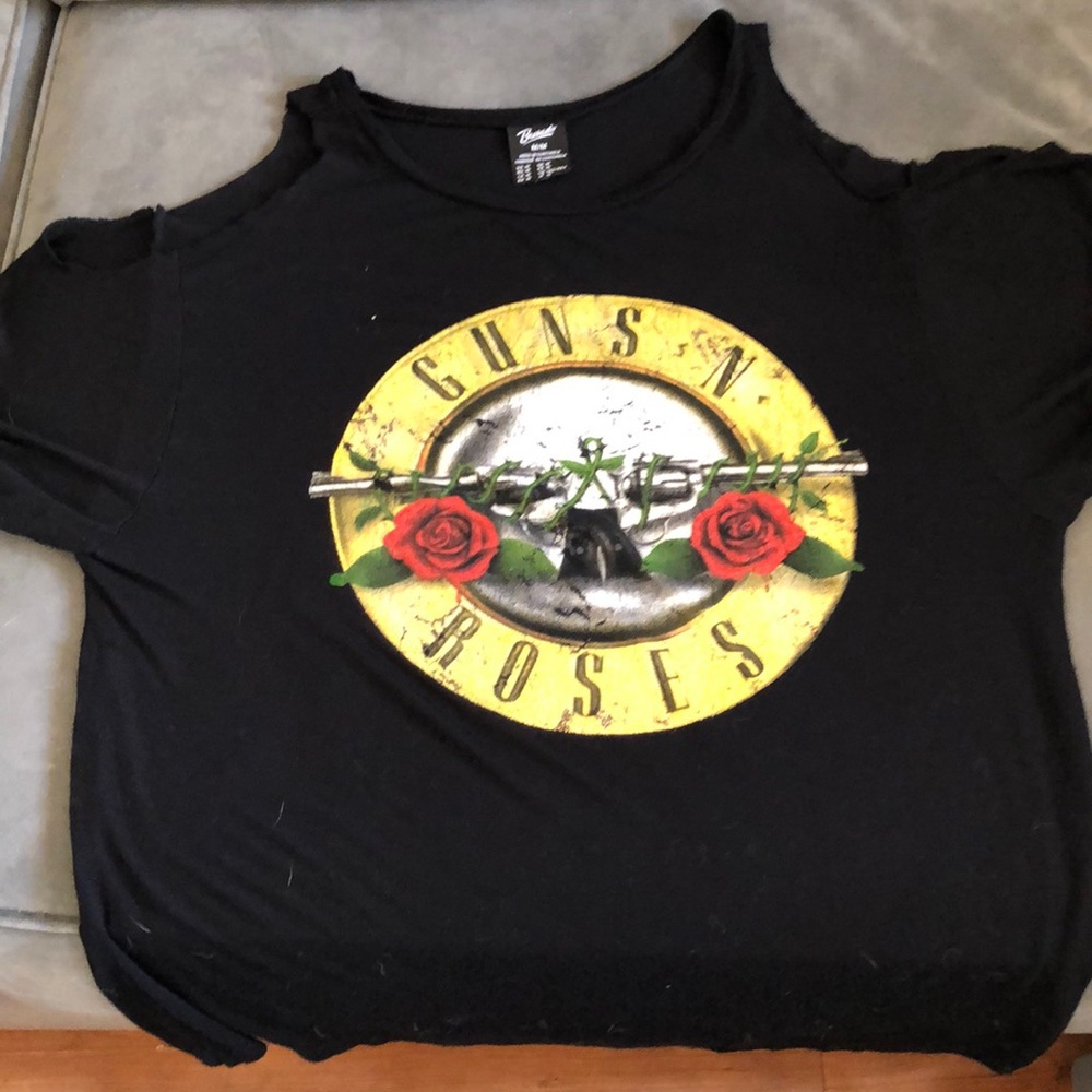 Shortsleeved Guns and Roses T